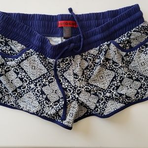 Boho short shorts with decorative print